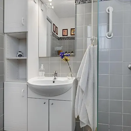 Ξενοδοχείο 1 Bedroom Stunning In 4*