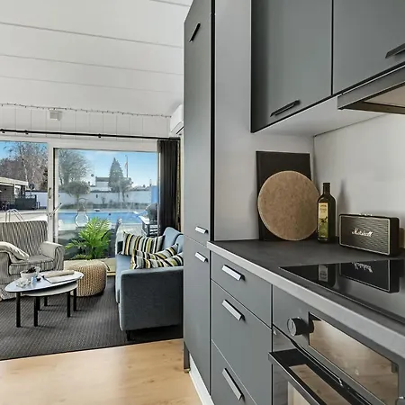 Ξενοδοχείο 1 Bedroom Stunning In 4*