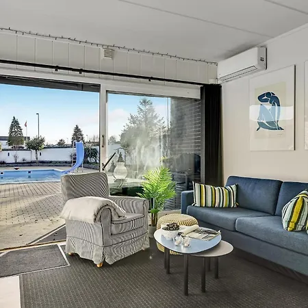 Ξενοδοχείο 1 Bedroom Stunning In 4*